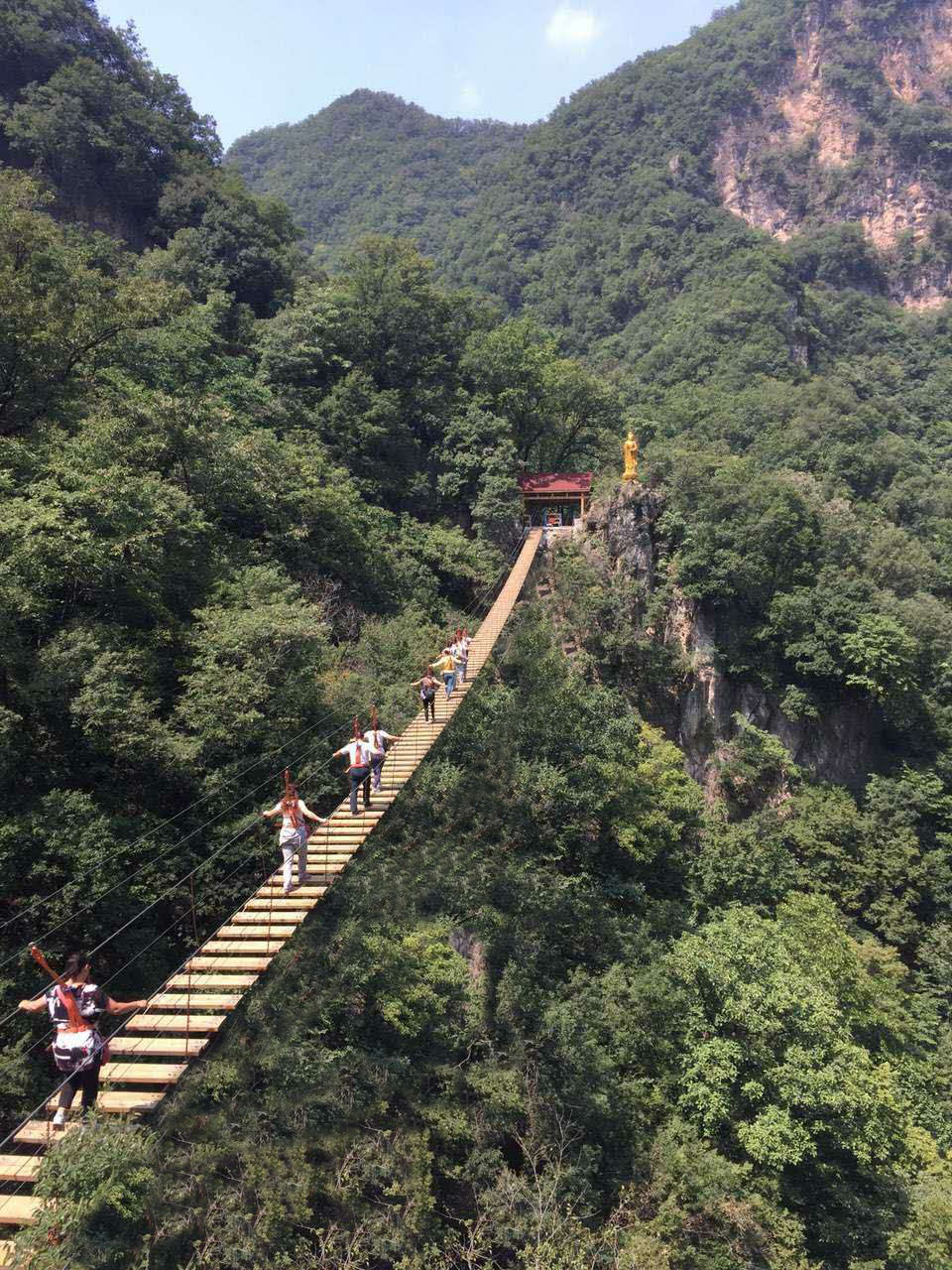 使用防腐木搭建木質(zhì)吊橋的優(yōu)勢(shì)